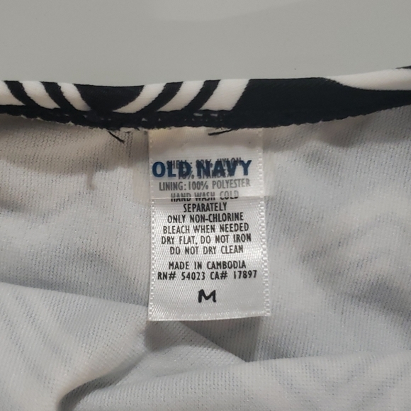 Old Navy Black & White One Piece Swimsuit Sz M - Picture 2 of 3
